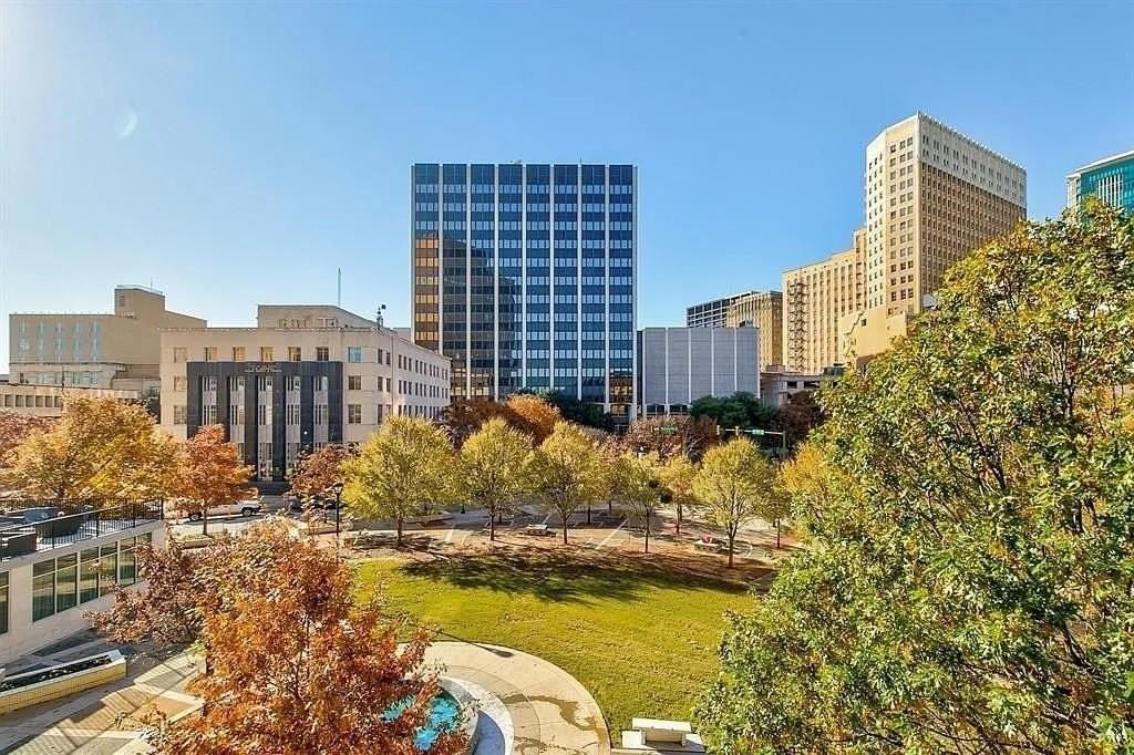 1006 Houston St #300 - Photo 3 of 19