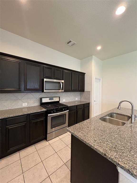 1700 Emma Pearl Ln - Photo 3 of 17