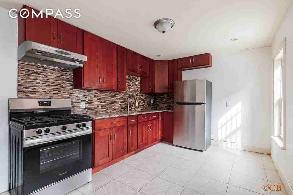 149 Van Buren St - Photo 2 of 6