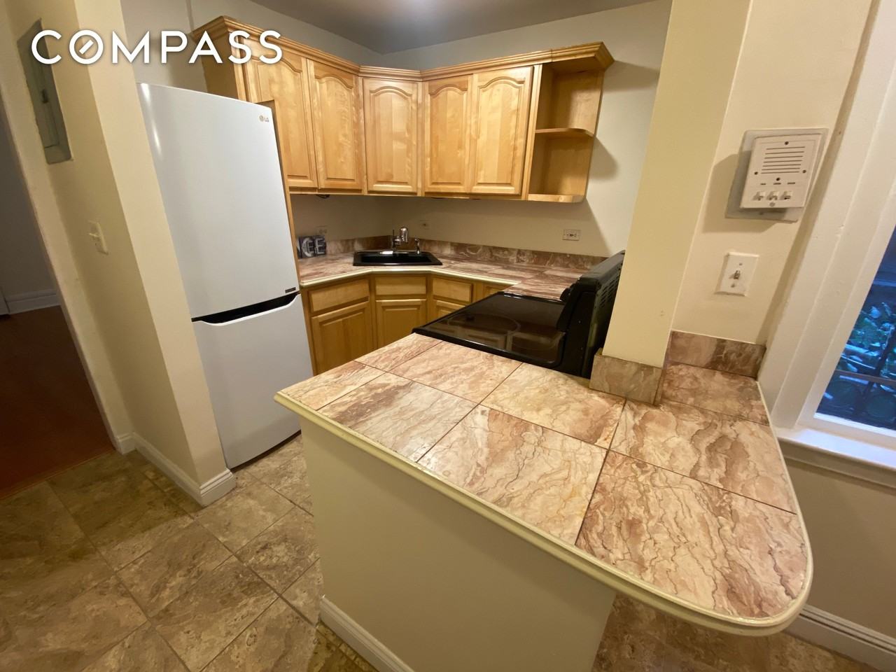 FULL FLOOR OF MURRAY HILL BROWNSTONE WITH YARD! OFF PARK! #1 - Photo 3 of 5