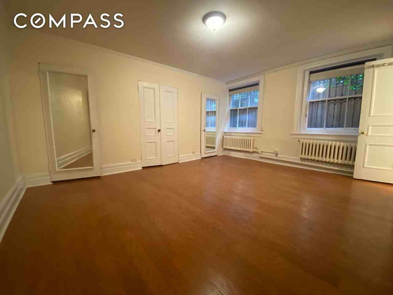 FULL FLOOR OF MURRAY HILL BROWNSTONE WITH YARD! OFF PARK! #1 - Photo 4 of 5