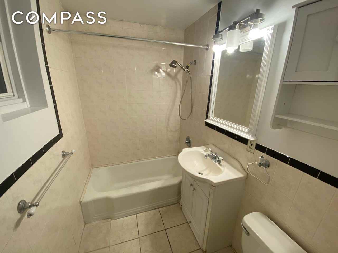 FULL FLOOR OF MURRAY HILL BROWNSTONE WITH YARD! OFF PARK! #1 - Photo 5 of 5