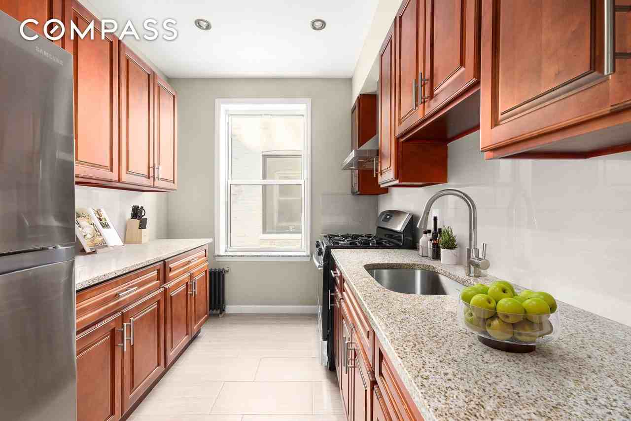 28 Lefferts Ave #2R - Photo 3 of 6