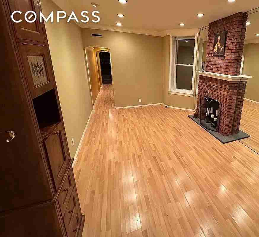 415 W 46th St #1B - Photo 2 of 21