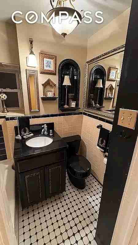 415 W 46th St #1B - Photo 3 of 21