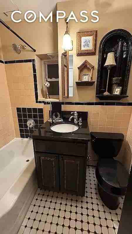 415 W 46th St #1B - Photo 7 of 21