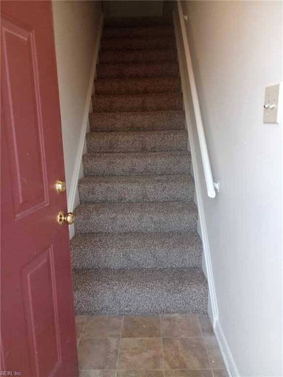 2210 Pine Shore Ct - Photo 2 of 13