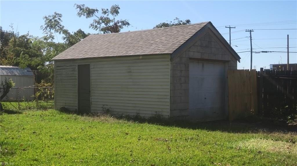 1521 Rolfe Pl - Photo 3 of 22