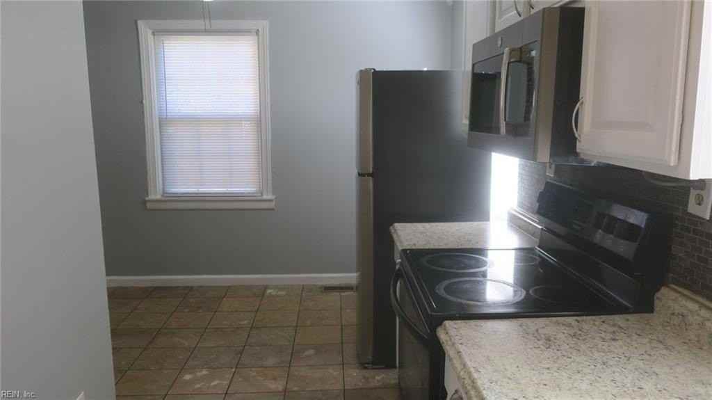 1521 Rolfe Pl - Photo 5 of 22