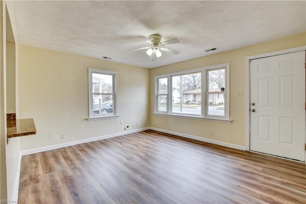 2808 Arcadia Ave - Photo 3 of 39