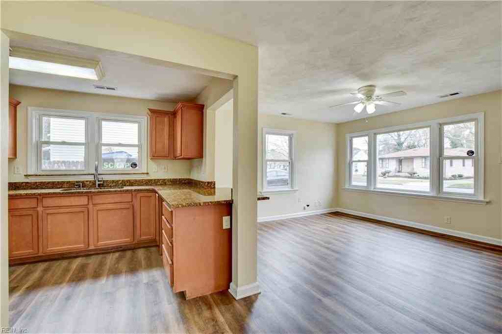 2808 Arcadia Ave - Photo 4 of 39