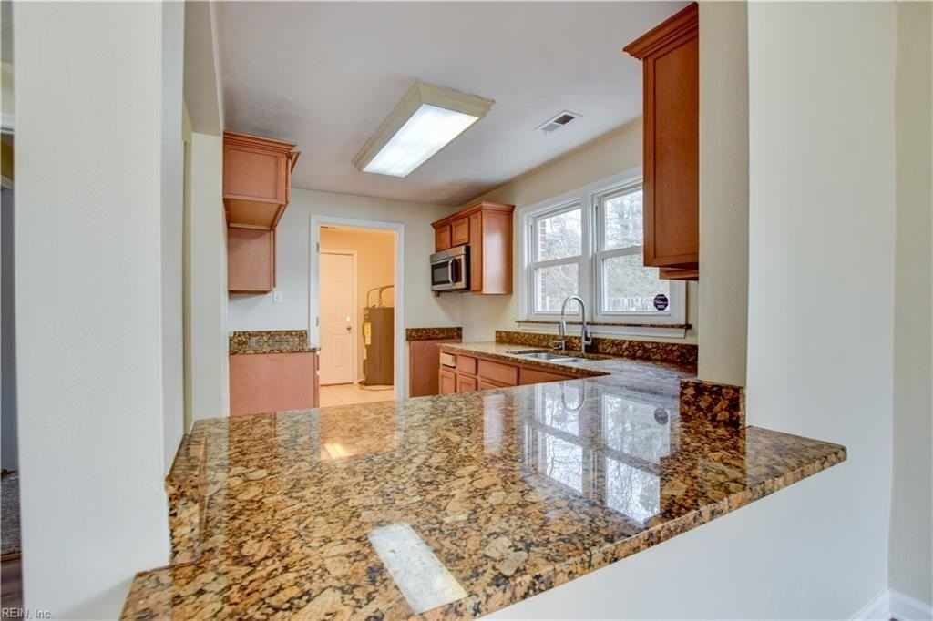 2808 Arcadia Ave - Photo 7 of 39