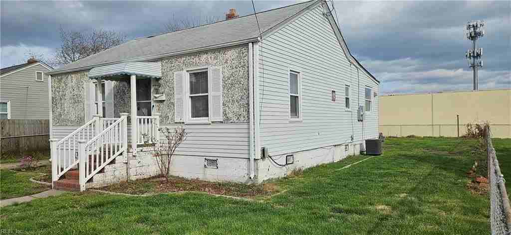 136 Greenbrier Ave - Photo 2 of 14