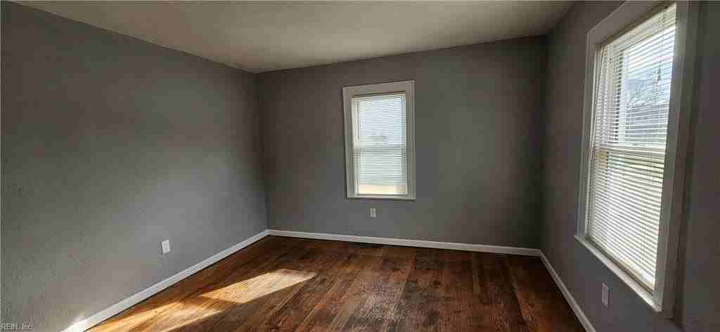 136 Greenbrier Ave - Photo 4 of 14