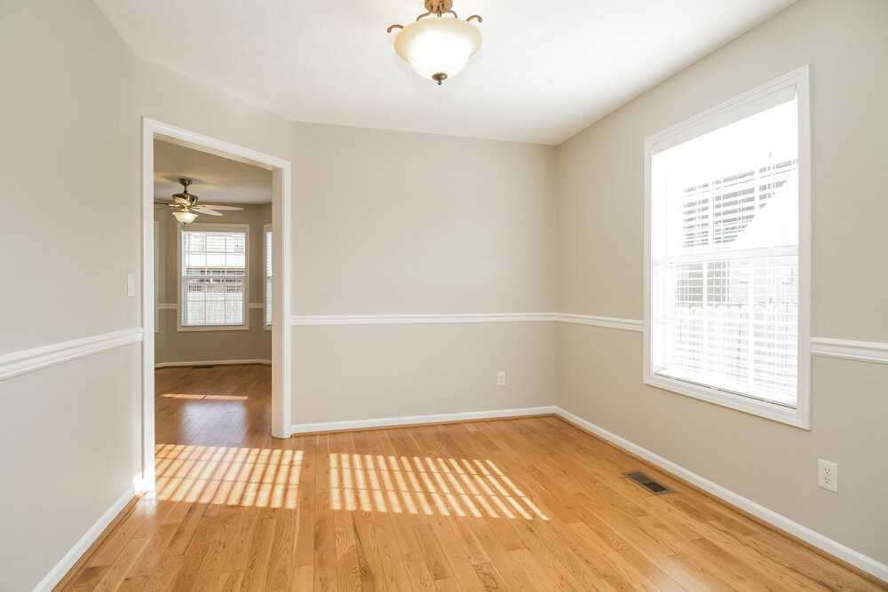 1502 Huddersfield Dr - Photo 5 of 17