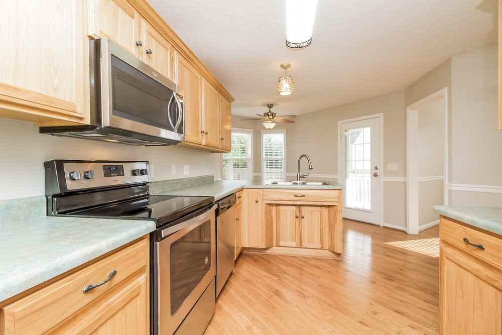 1502 Huddersfield Dr - Photo 7 of 17