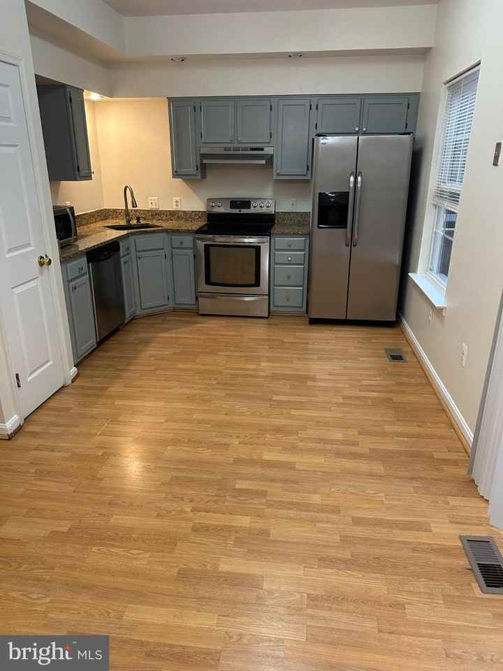 11130 Hollowbrook Rd - Photo 4 of 27