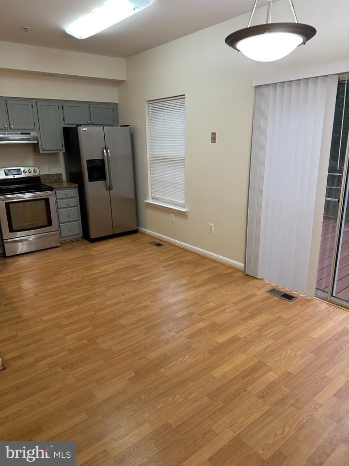 11130 Hollowbrook Rd - Photo 5 of 27