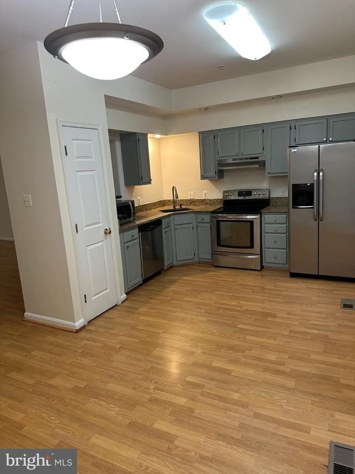 11130 Hollowbrook Rd - Photo 6 of 27