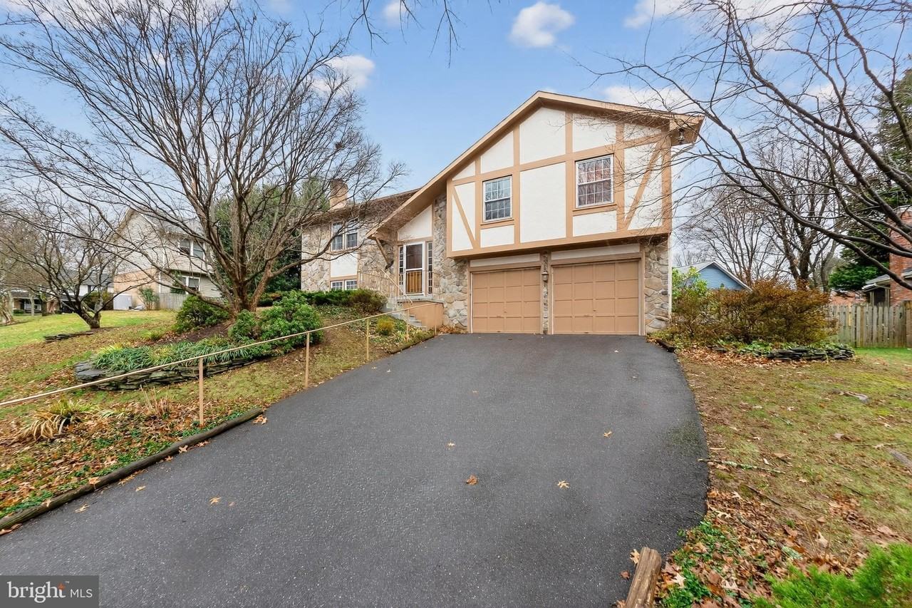 1726 Glastonberry Rd - Photo 2 of 22