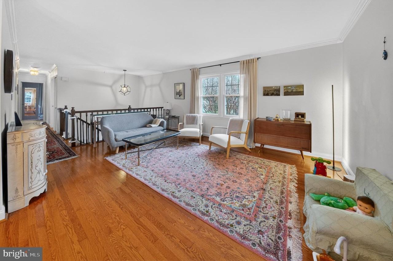 1726 Glastonberry Rd - Photo 5 of 22