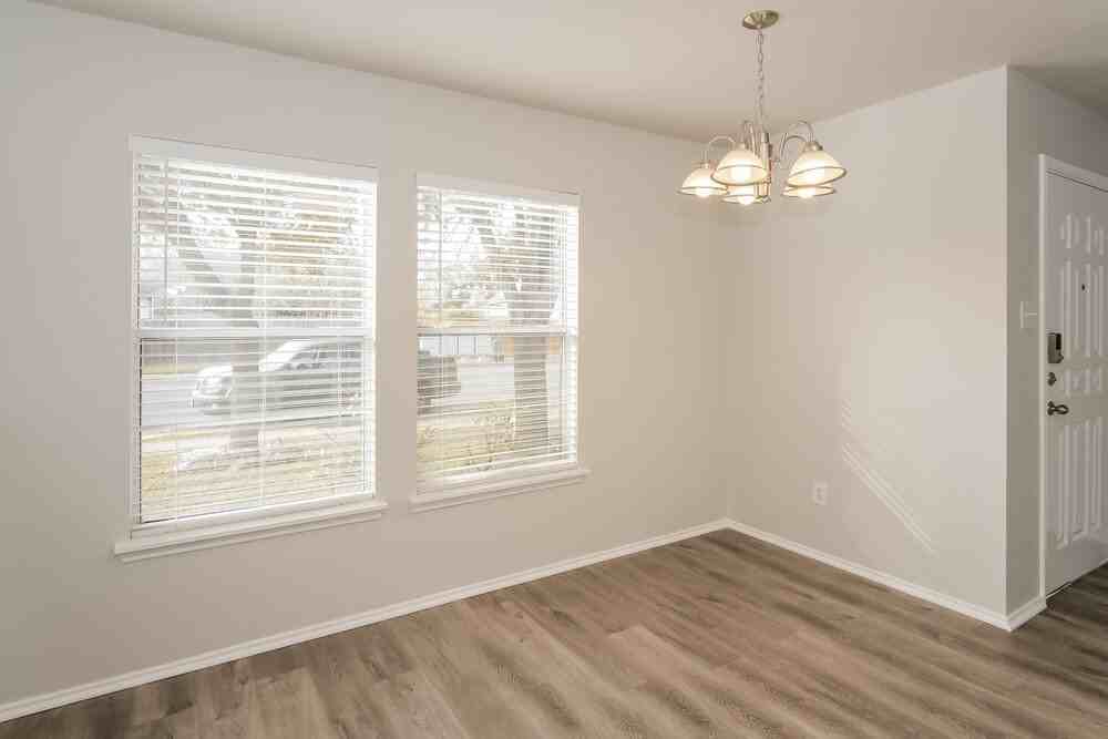 1404 Geoffs Dr - Photo 7 of 17