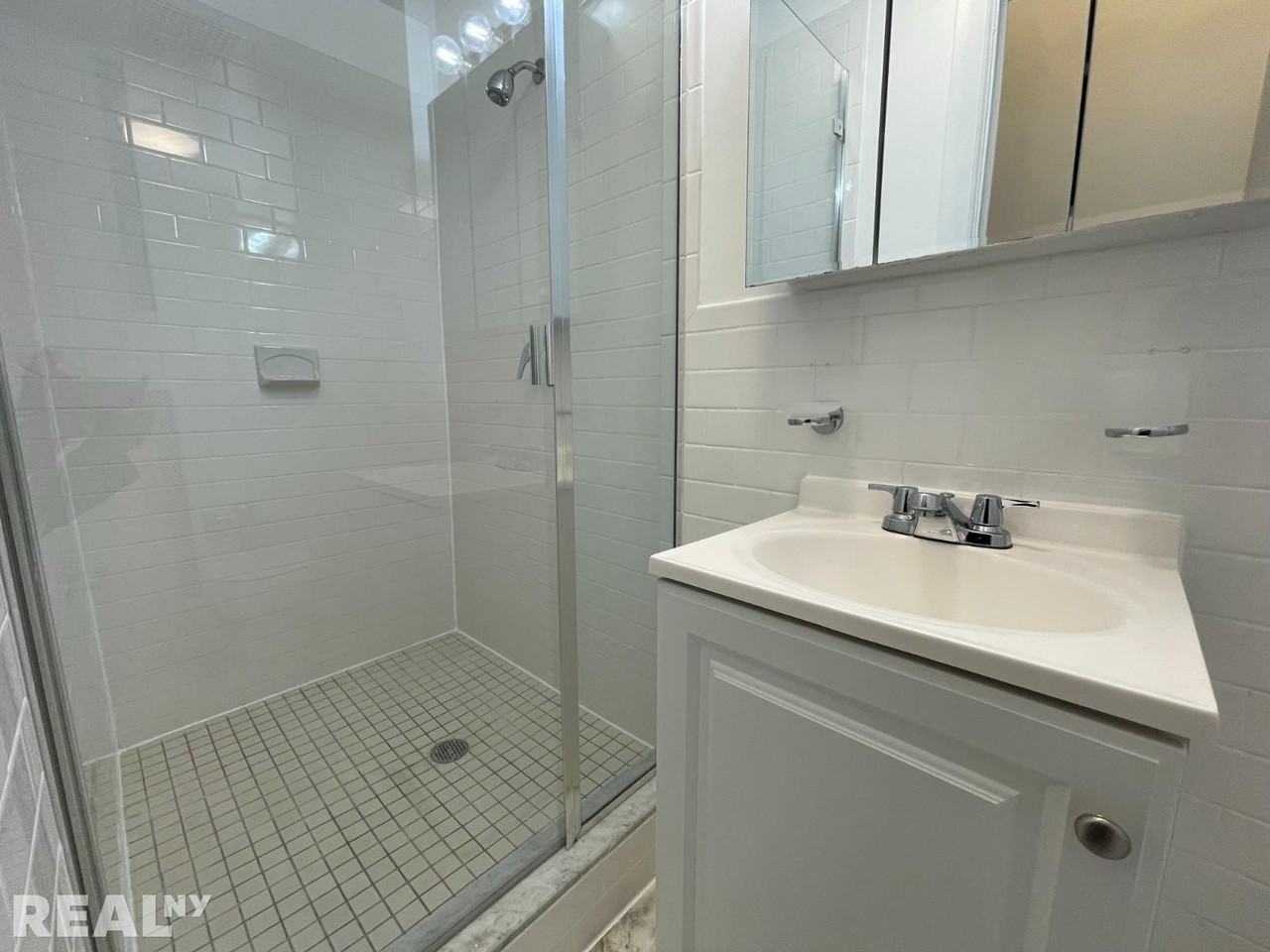 37 E 65th St #1B - Photo 4 of 4