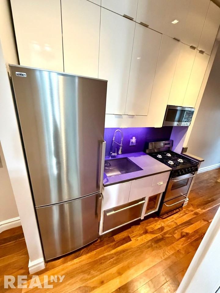 Leroy St #5C - Photo 2 of 8