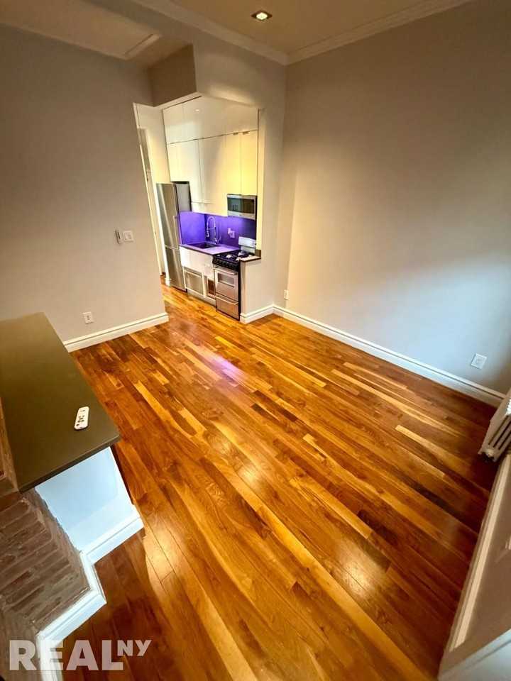 Leroy St #5C - Photo 3 of 8