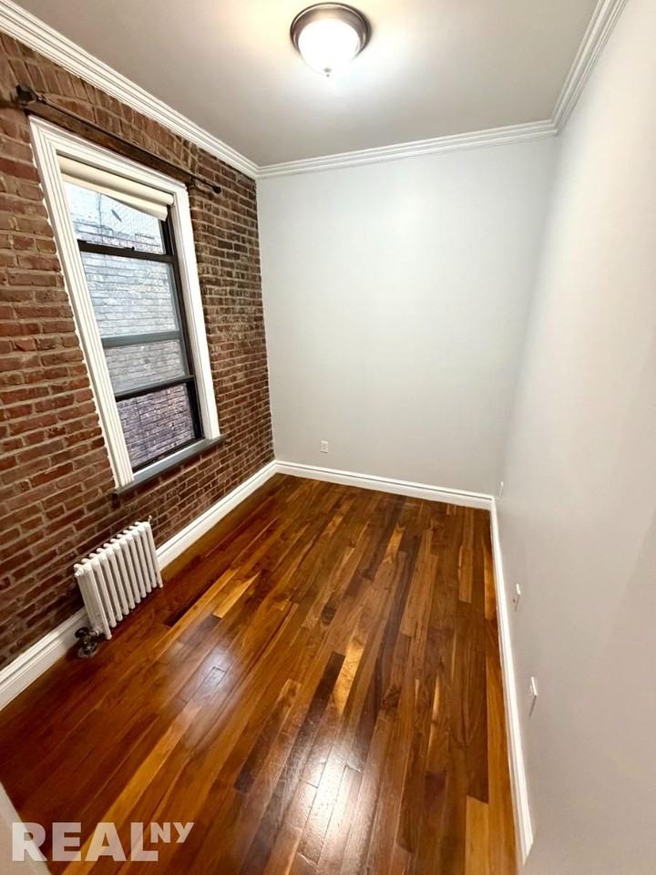 Leroy St #5C - Photo 4 of 8