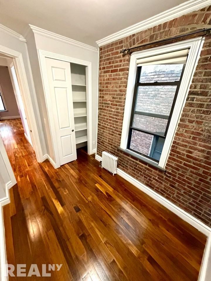 Leroy St #5C - Photo 5 of 8