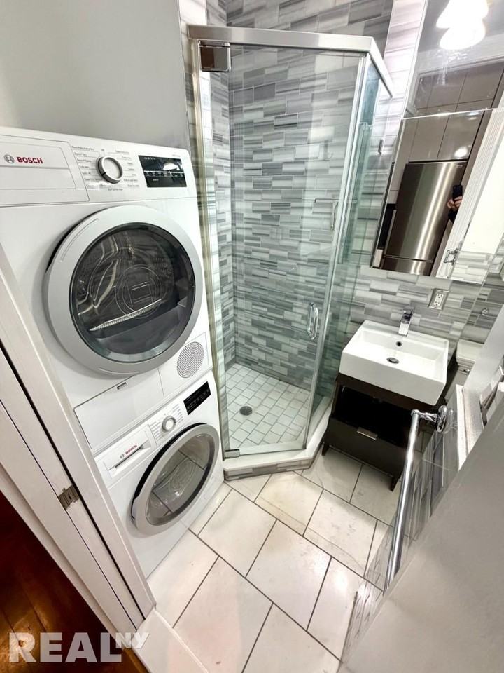 Leroy St #5C - Photo 7 of 8