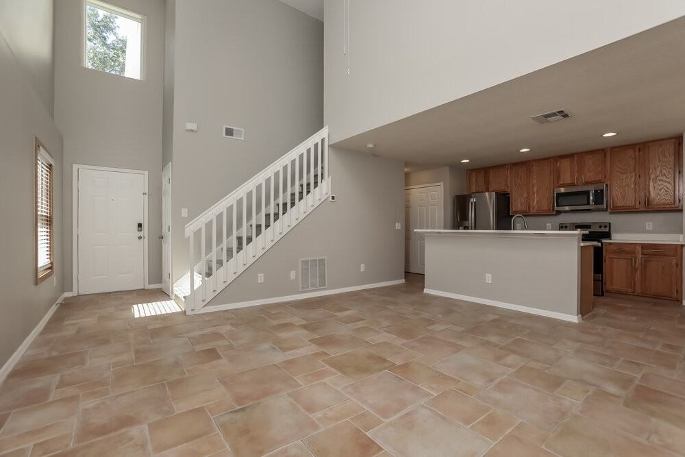 2253 Heathwood Cir - Photo 4 of 17