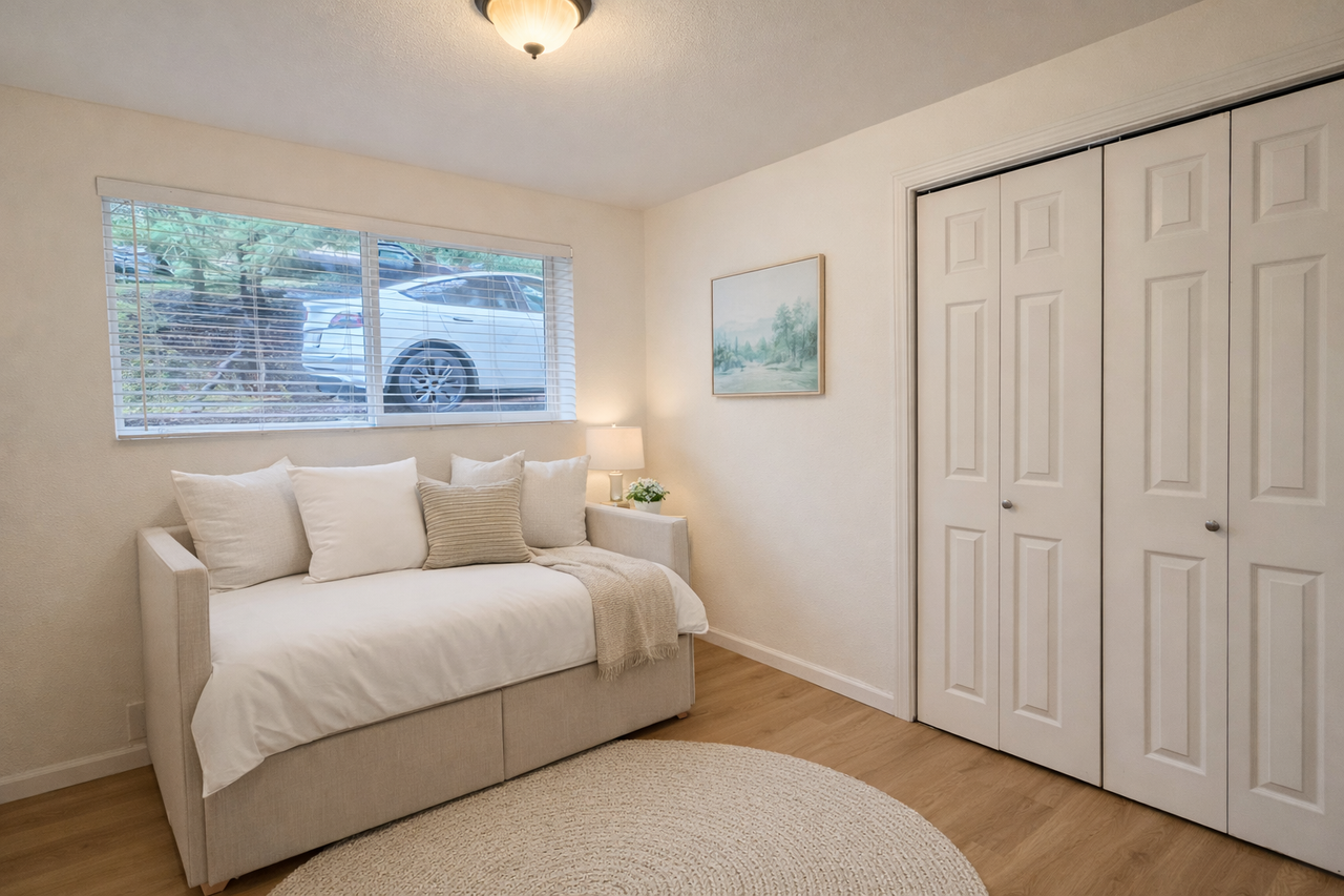 260 Sw Clark St #B - Photo 5 of 10