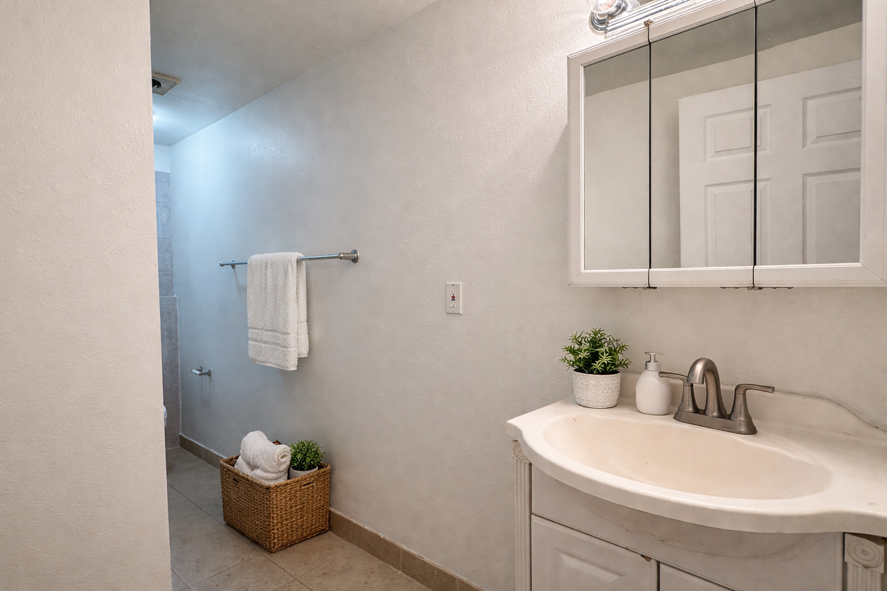 260 Sw Clark St #B - Photo 6 of 10