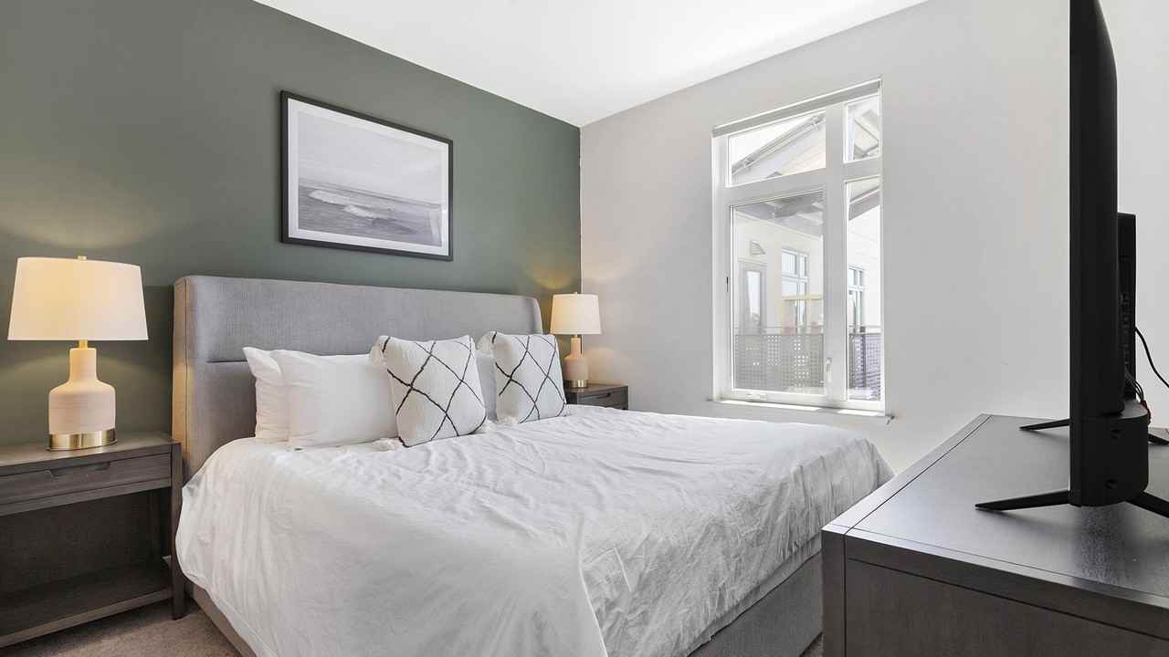 1936 Summit St - Photo 2 of 21