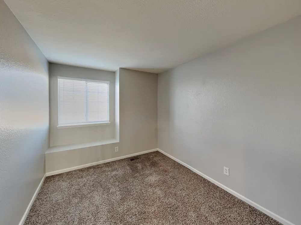 5847 East 122nd Avenue - Photo 6 of 10