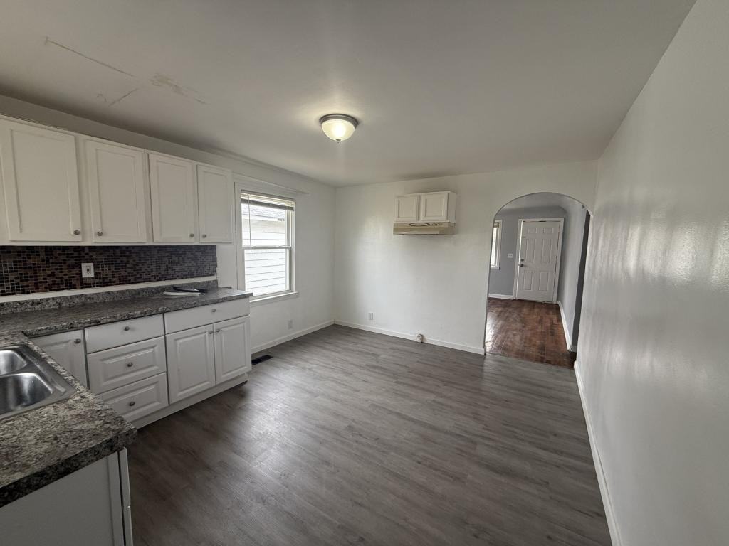 1248 Ingleside Ave - Photo 3 of 9