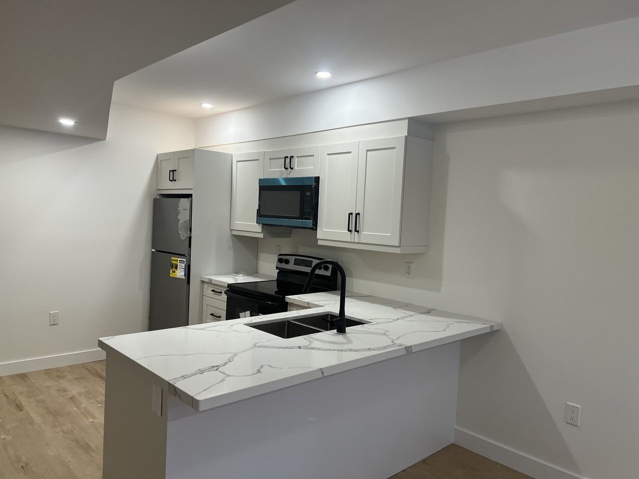 155 Mary St Lowr #4 - Photo 2 of 7