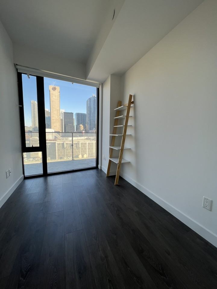 215 Queen St W - Photo 2 of 15