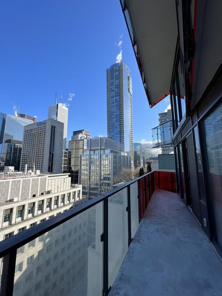 215 Queen St W - Photo 4 of 15