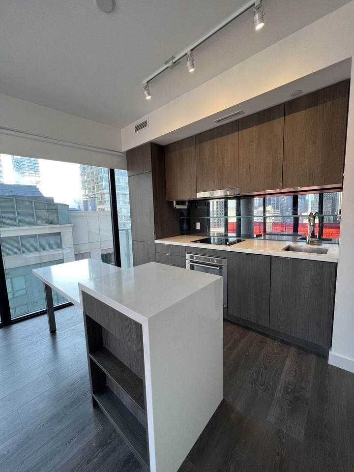 215 Queen St W - Photo 6 of 15