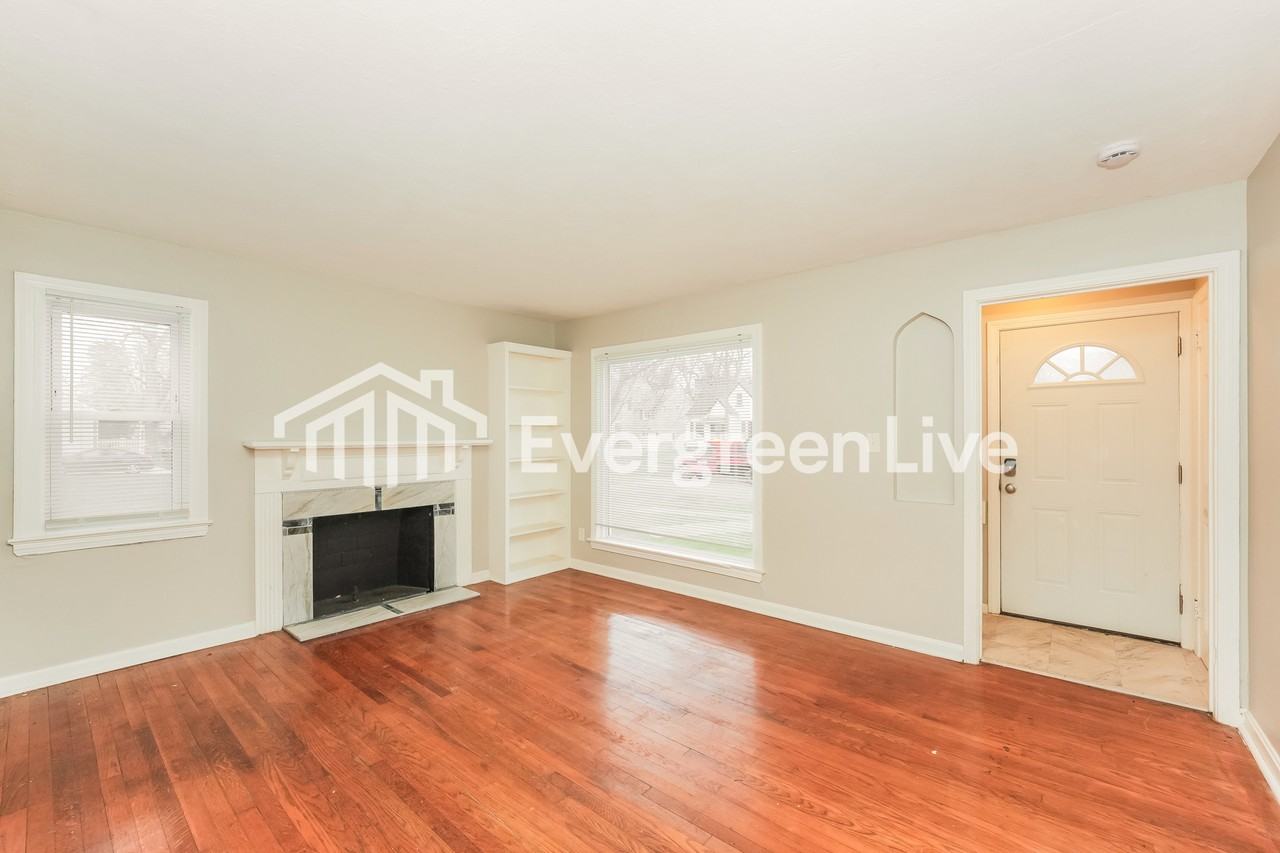 17919 North Blvd - Photo 2 of 15