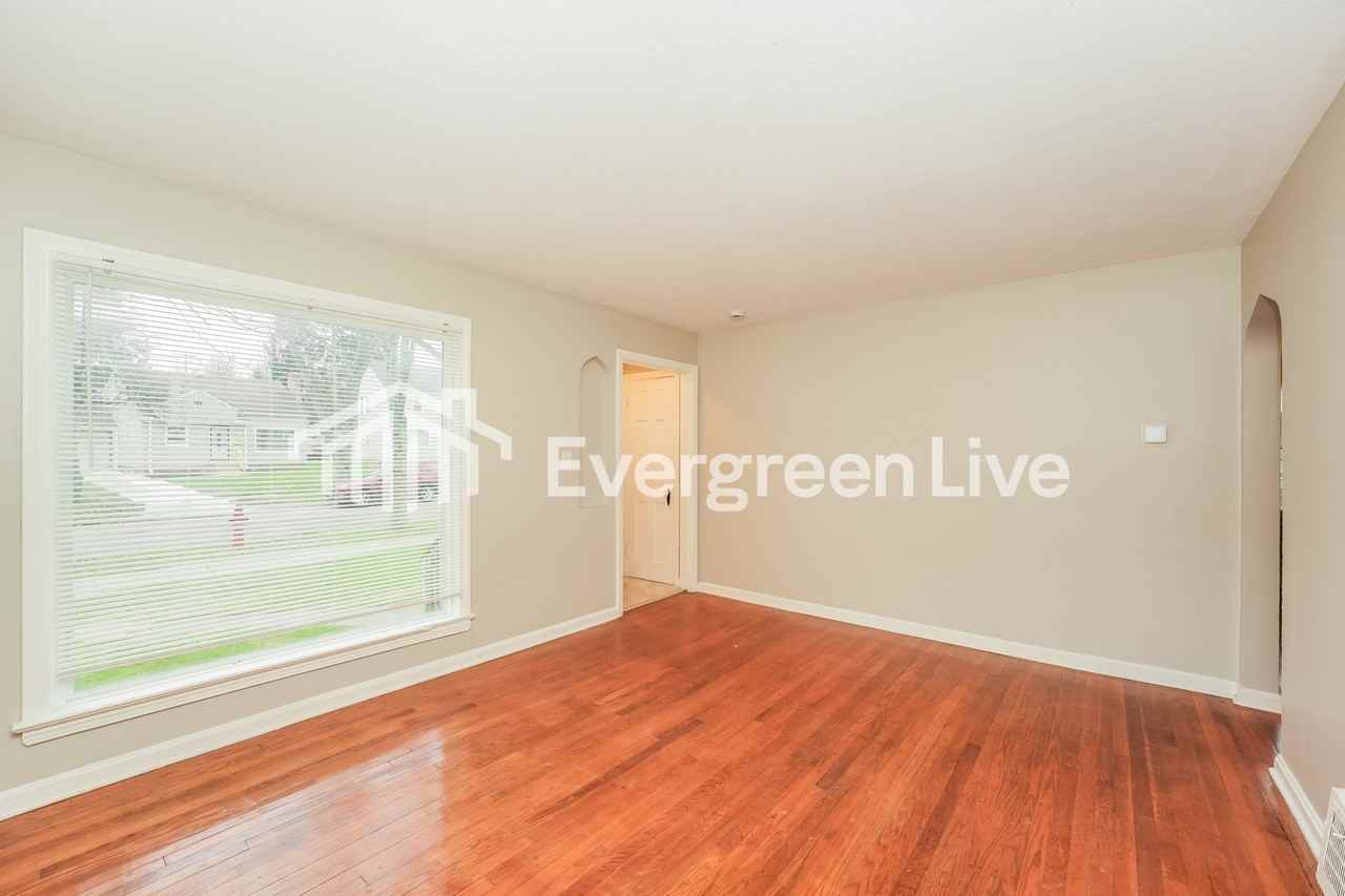 17919 North Blvd - Photo 3 of 15