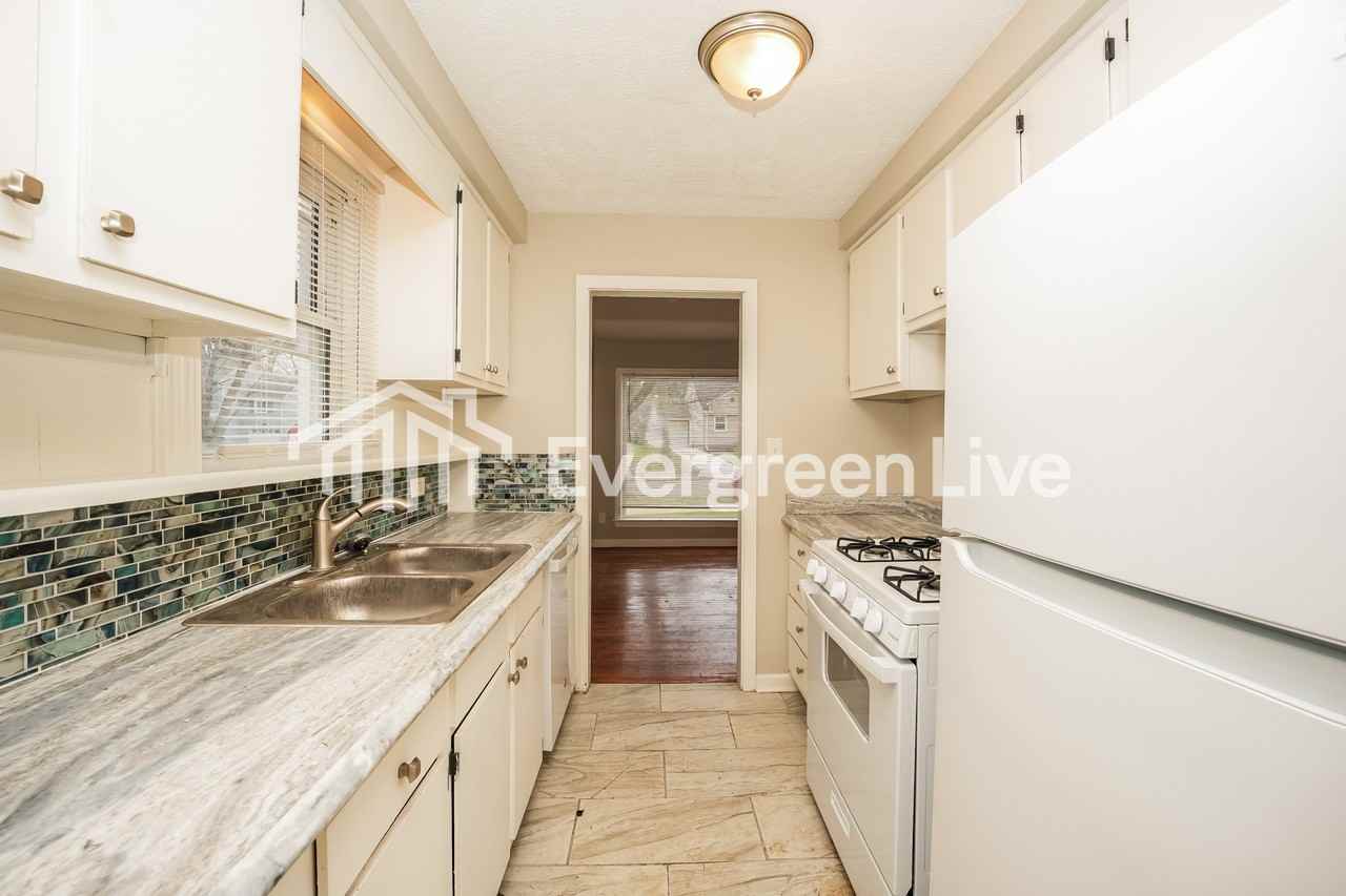 17919 North Blvd - Photo 4 of 15