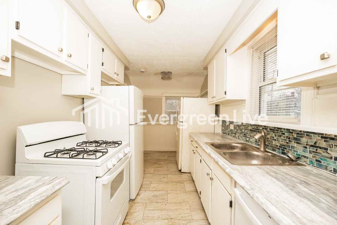 17919 North Blvd - Photo 5 of 15