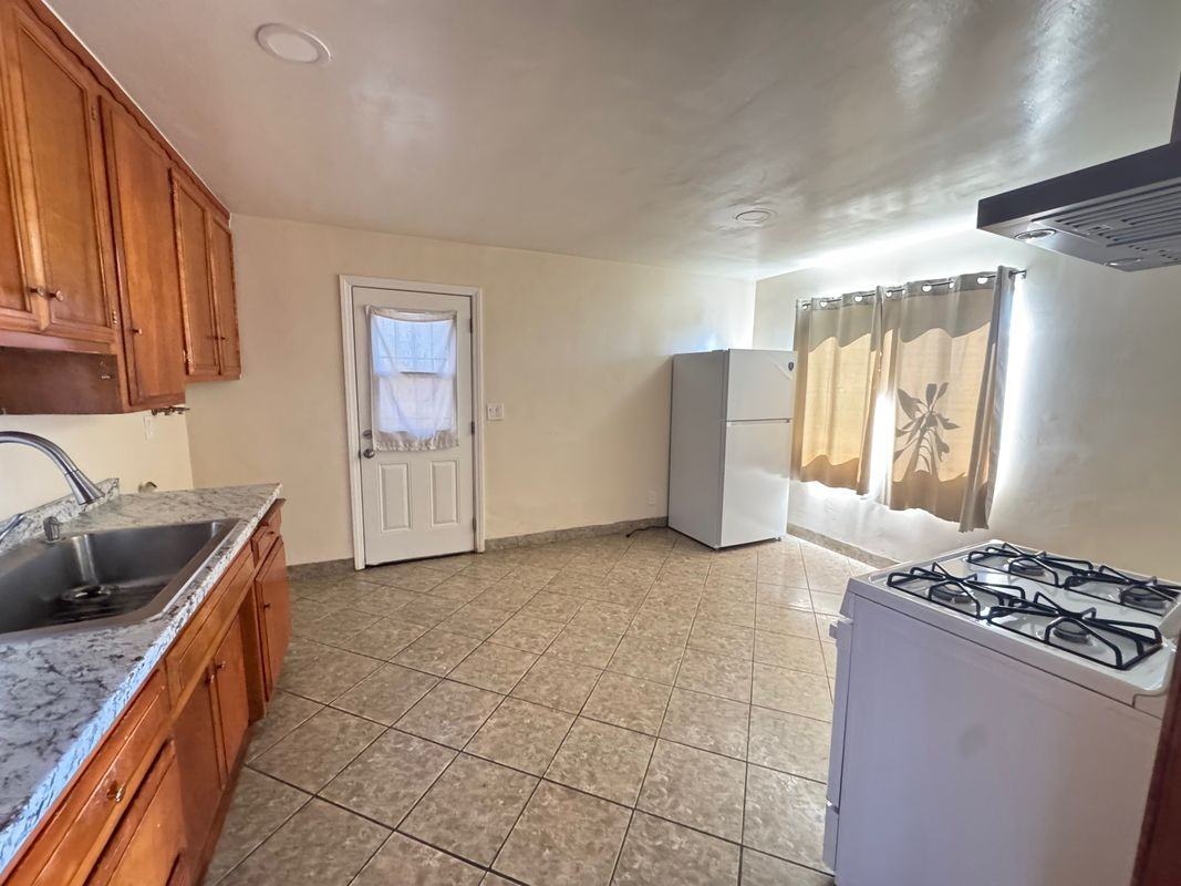 2813 Independence Ave ##A - Photo 4 of 8