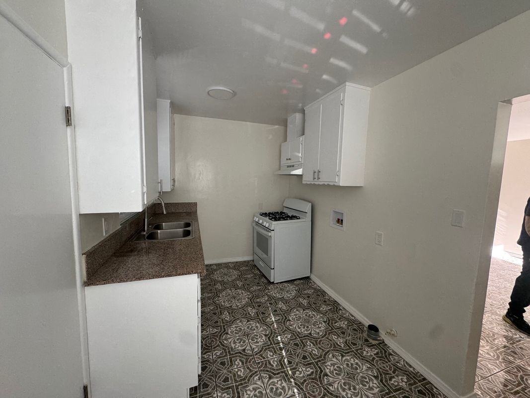 3310 Burton Ave ##C - Photo 3 of 7