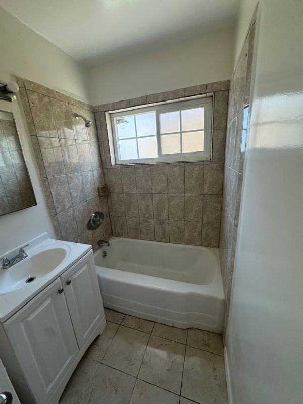 3310 Burton Ave ##C - Photo 4 of 7