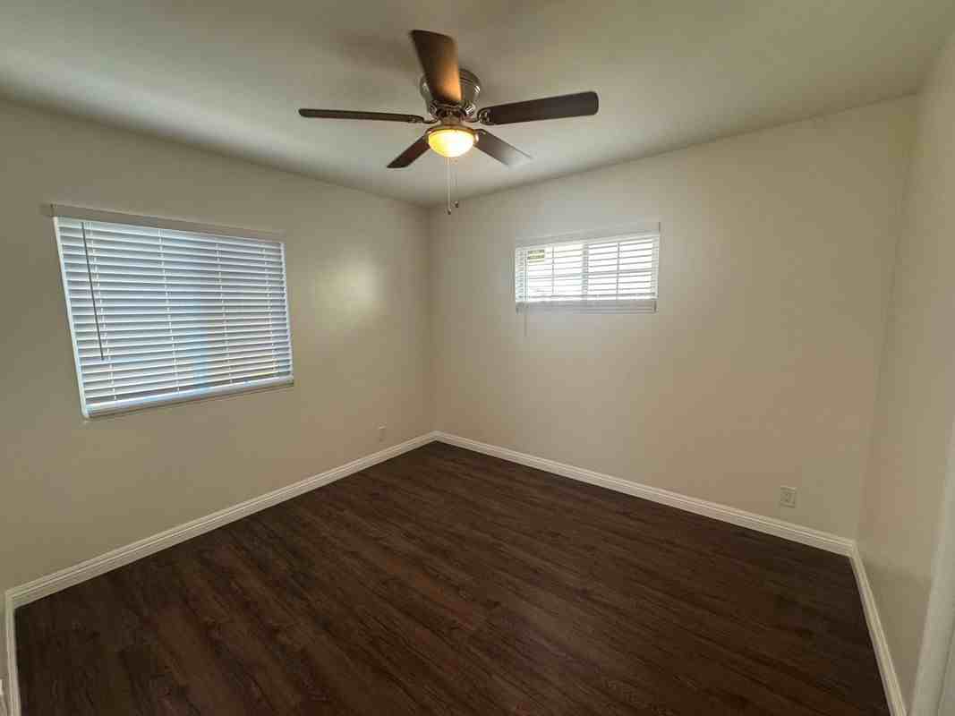 3310 Burton Ave ##C - Photo 5 of 7